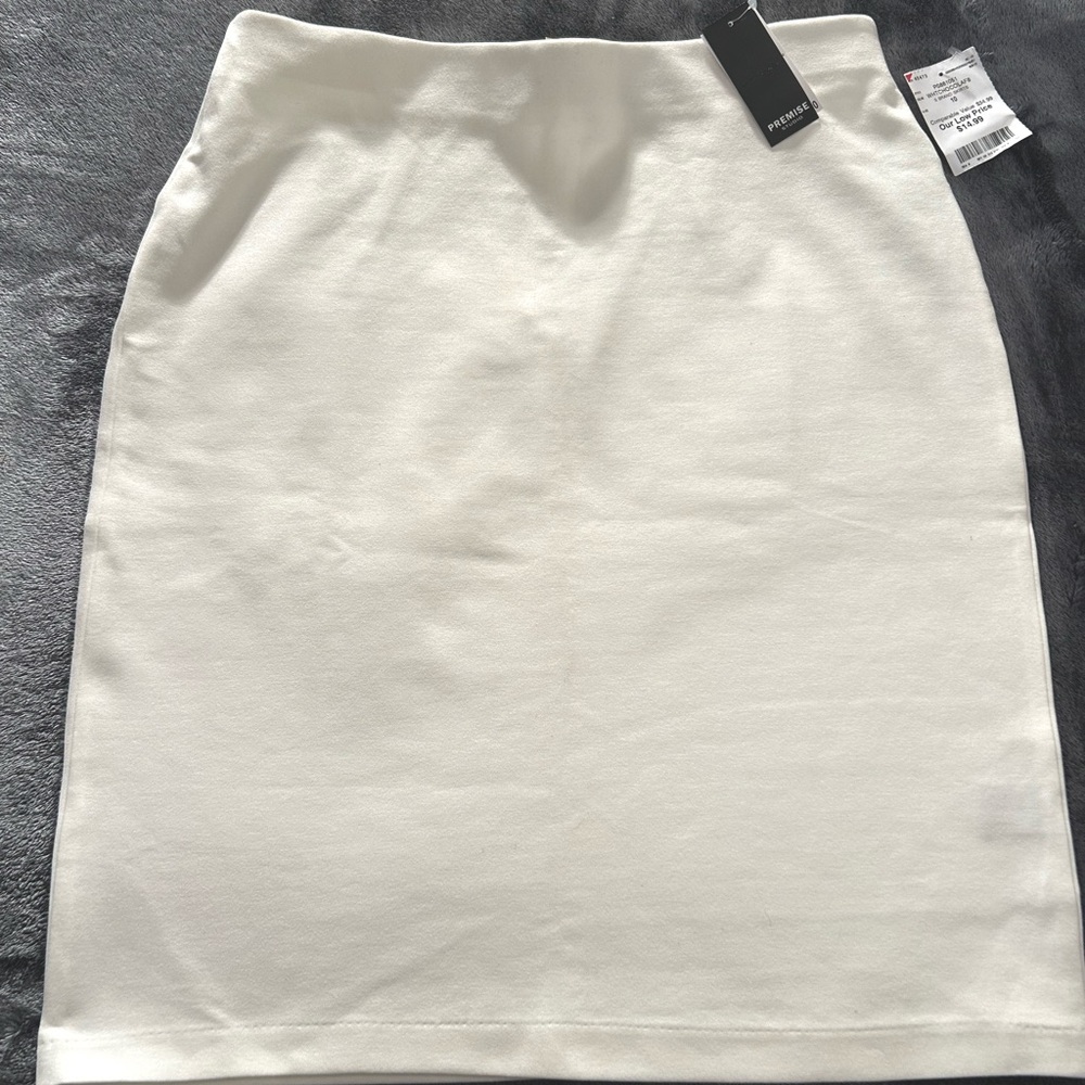 Premise Studio - White skirt - size 10 with gold zipper in back